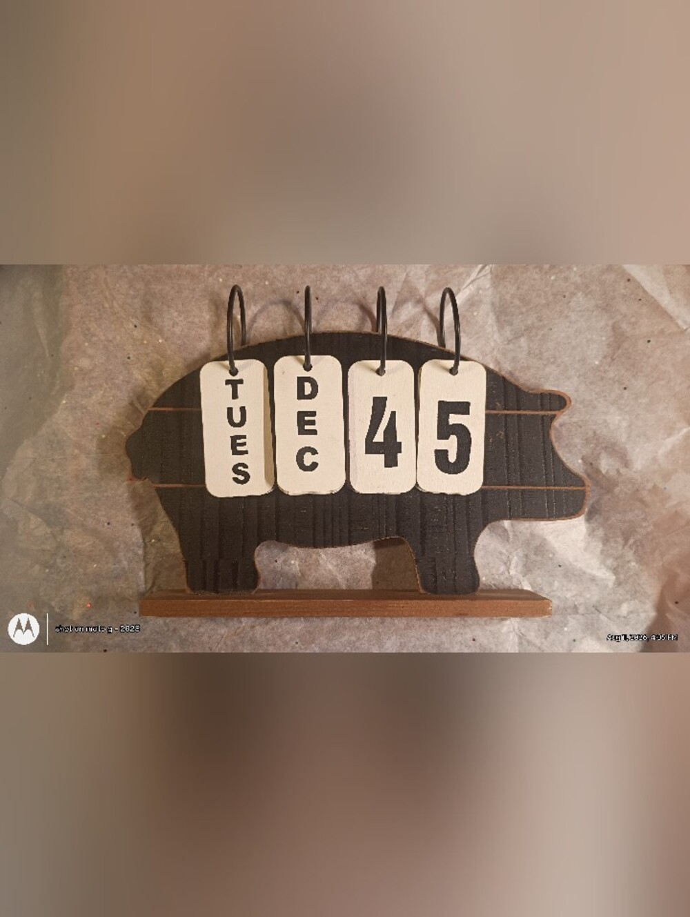 Farmhouse Wooden Pig Perpetual Flip Calendar (Freestanding Tabletop / Desk Deco